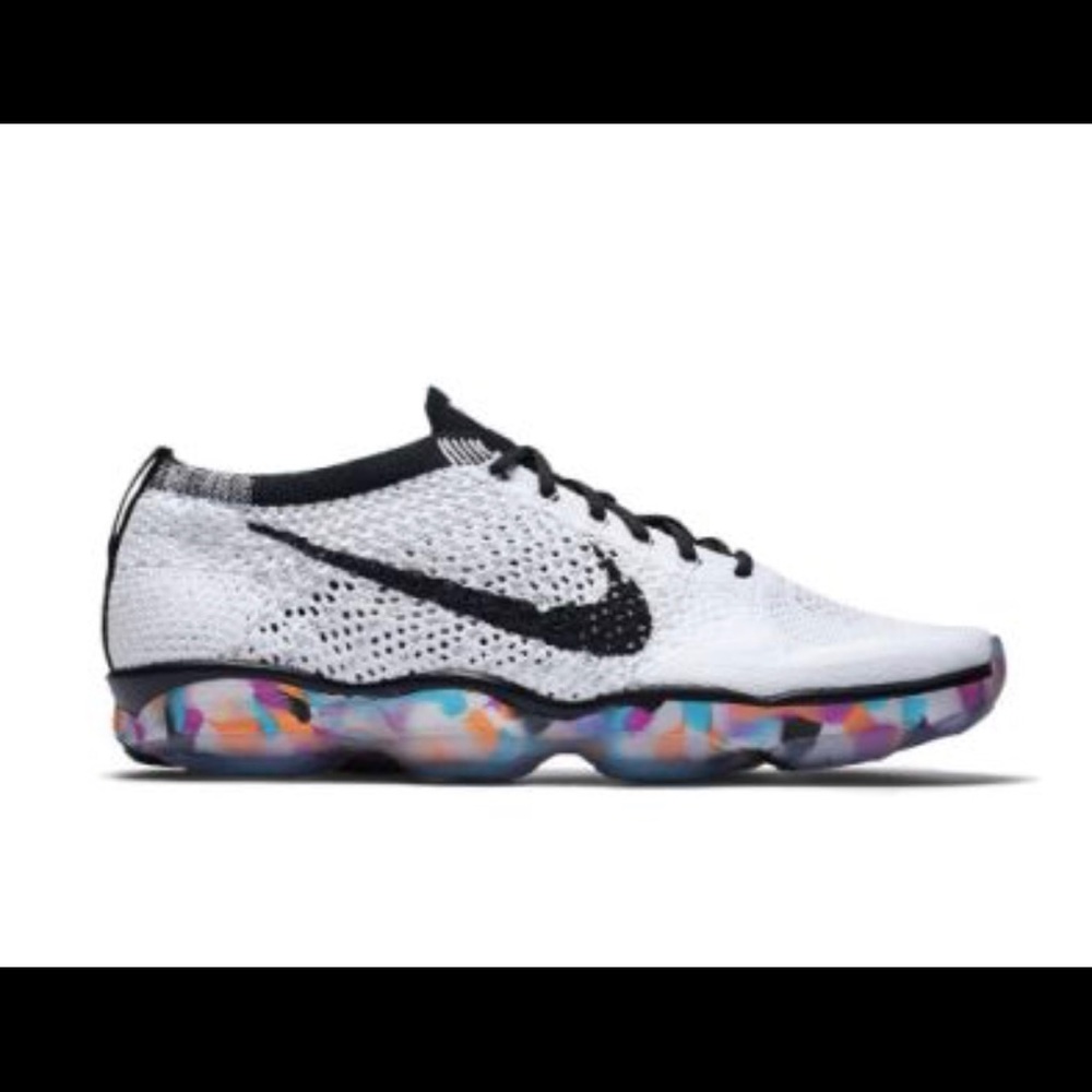 White multi-color Nike flyknit zoom Size US 7